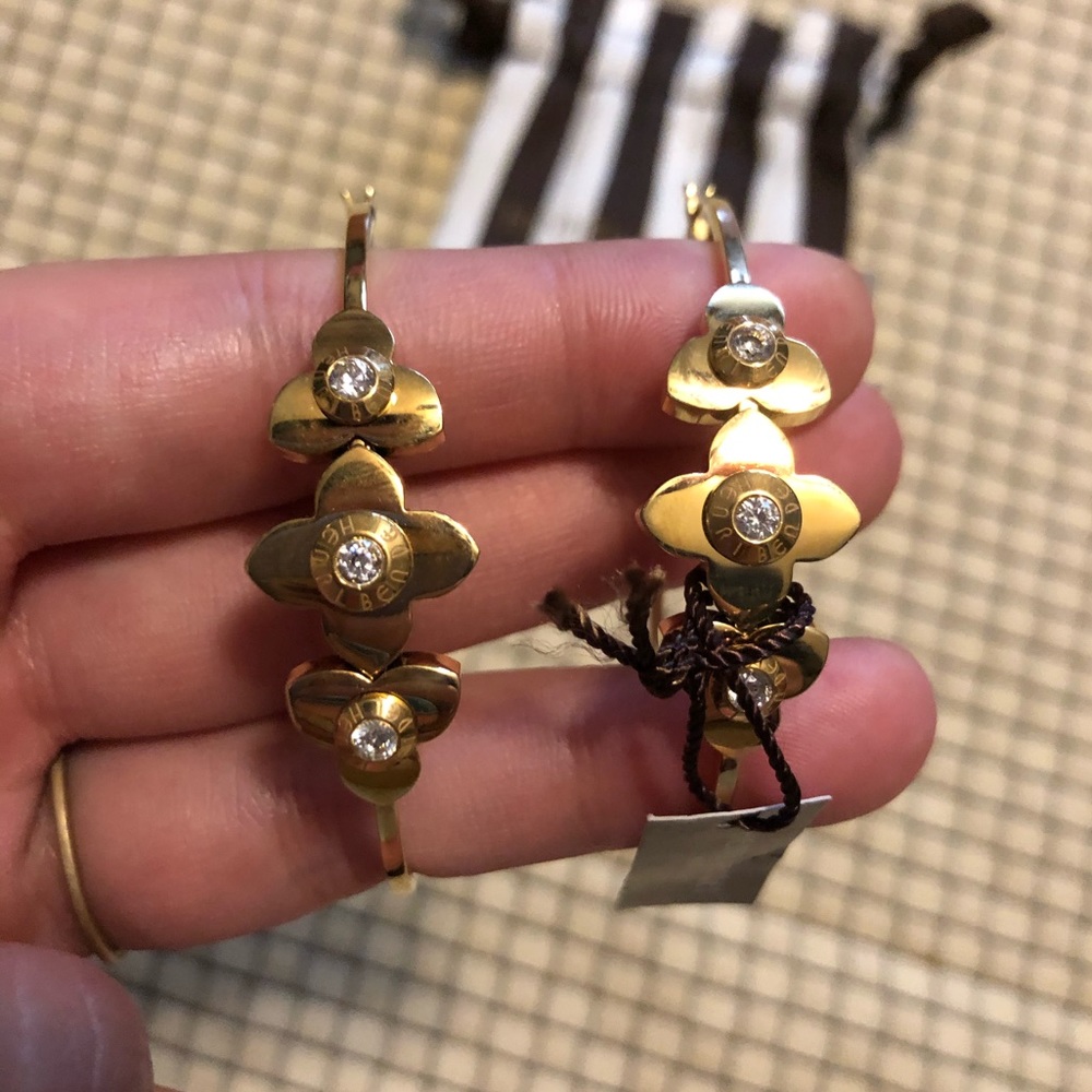 Henri Bendel Gold Flower Hoops